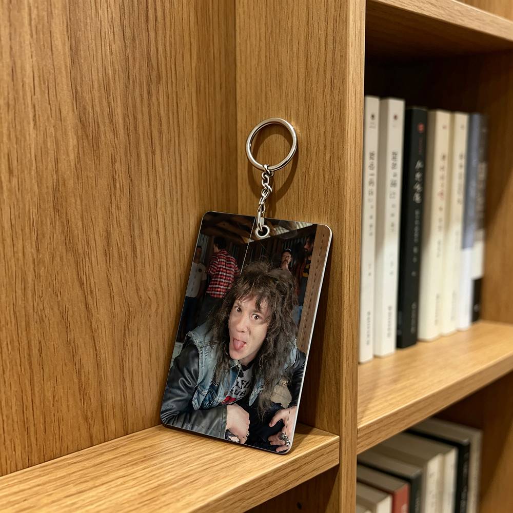 actor J-Joseph Quinn Cat Badge - Leather Work recensie en prijs