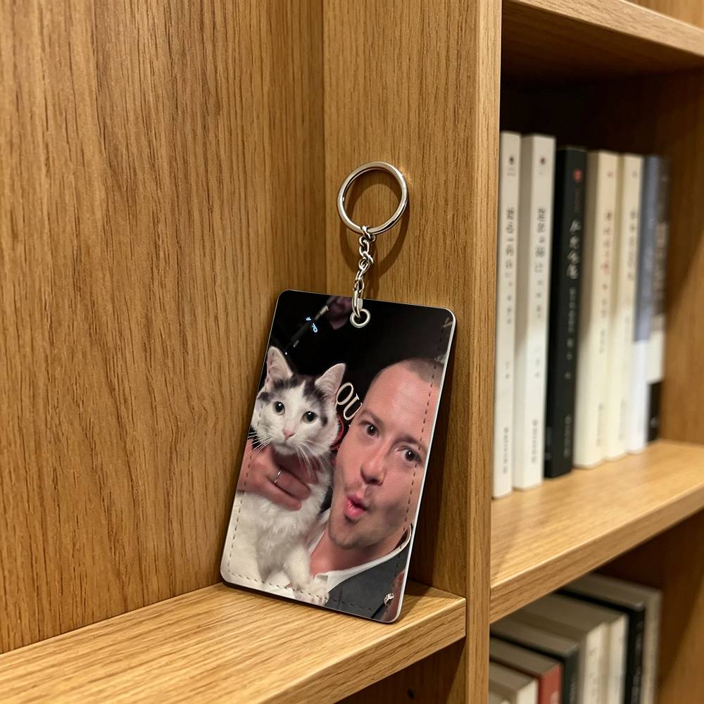actor J-Joseph Quinn Cat Badge - Leather Work recensie en prijs